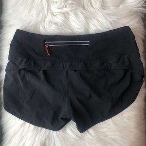 Lululemon Speed Short Size 6 - 2.5 inch.